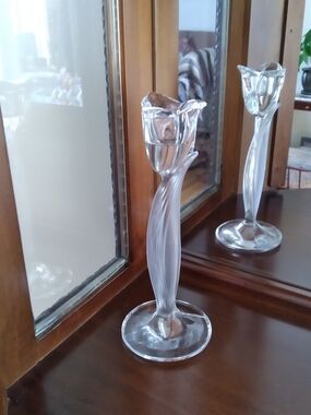 Crystal Tulip Candle Holder - Elegant Decorative Stem